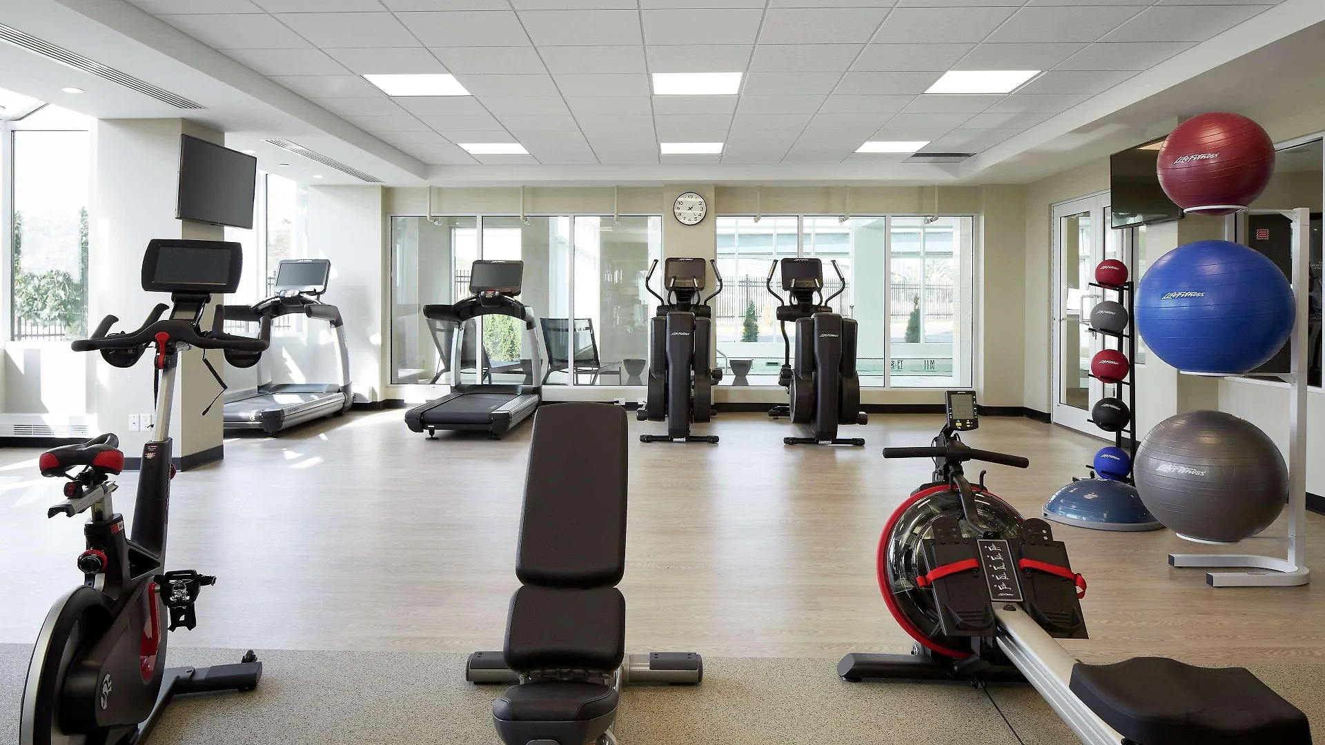 Hotel Doubletree By Hilton Montreal Airport Dorval